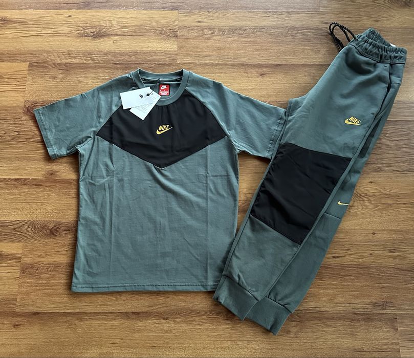Мъжки,памучен,масленозелен екип Nike с активен,заден джоб на долнището