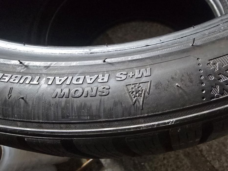 Kumho 245/35 R19 93W MS iarnă
