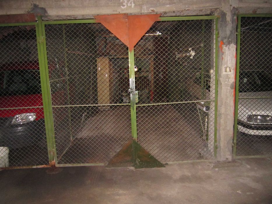 Дава се под наем Гараж / Паркомясто в София, Младост 1 - 15 кв.м за 71.4 € - Снимка #1