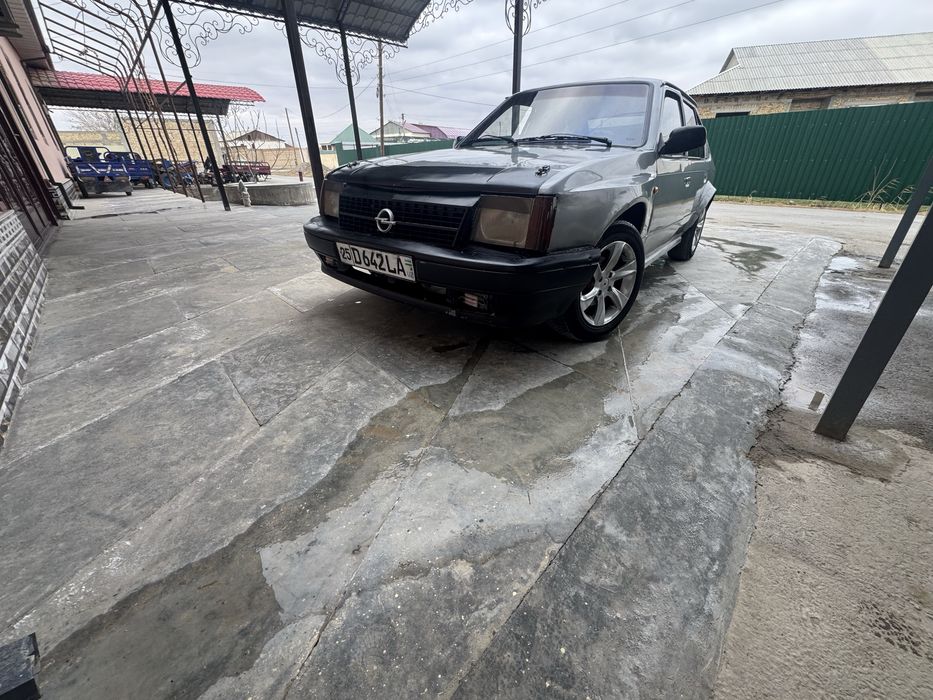 Opel kadet (xetchbek) sotiladi