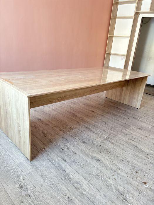 Продам стол в отличном состоянии новый