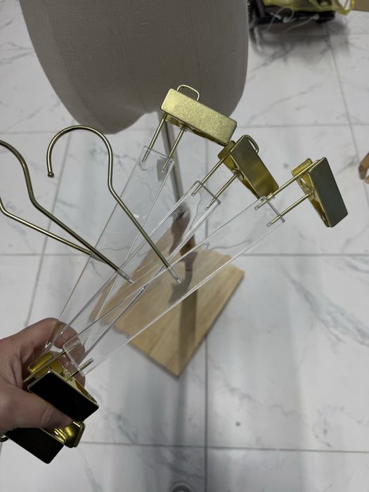 Продам вешалки зажимы