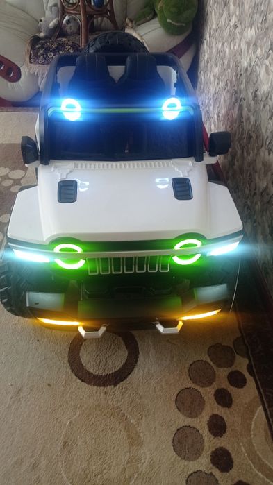 Продаётся детская машина,,Джип,,