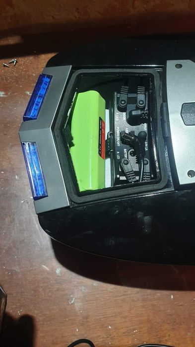 Лодка за захранване на риба