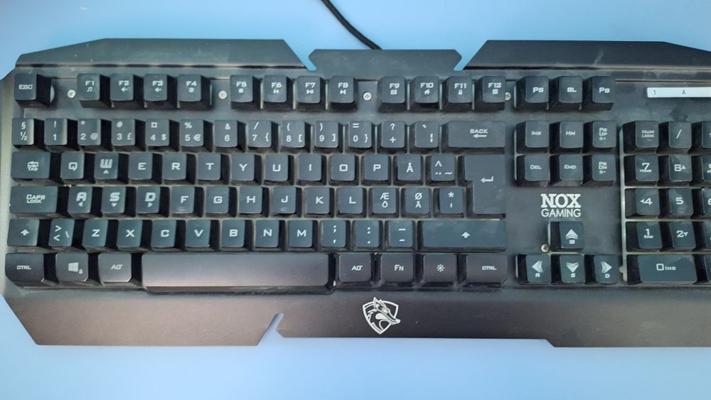 Геймърска клавиатура + подложка