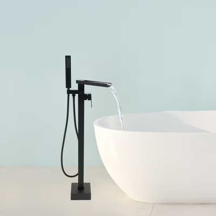 Стоящ смесител за вана BLACK