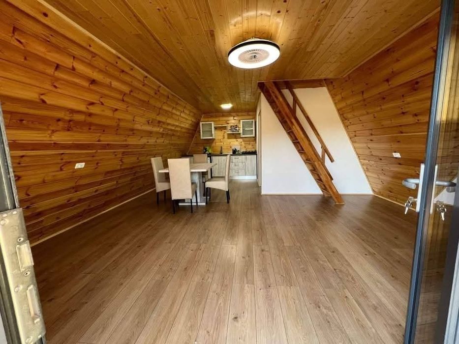 Vand cabane din lemn tip A Frame 

R