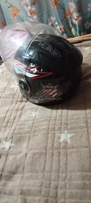 Продам каску срочно