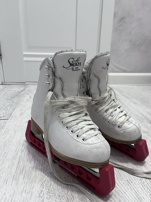 Профециональные коньки для фигурного катания