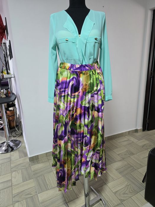 Rochie lunga animal print, talie elastica;