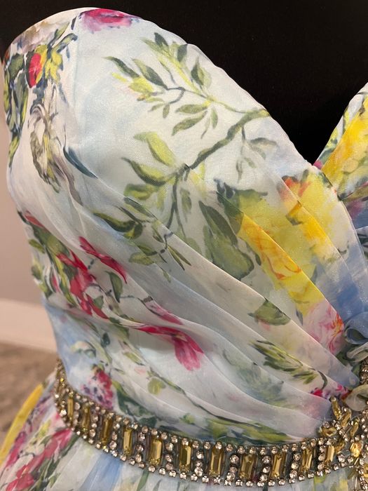 Vand rochie MacDuggal marimea S-M