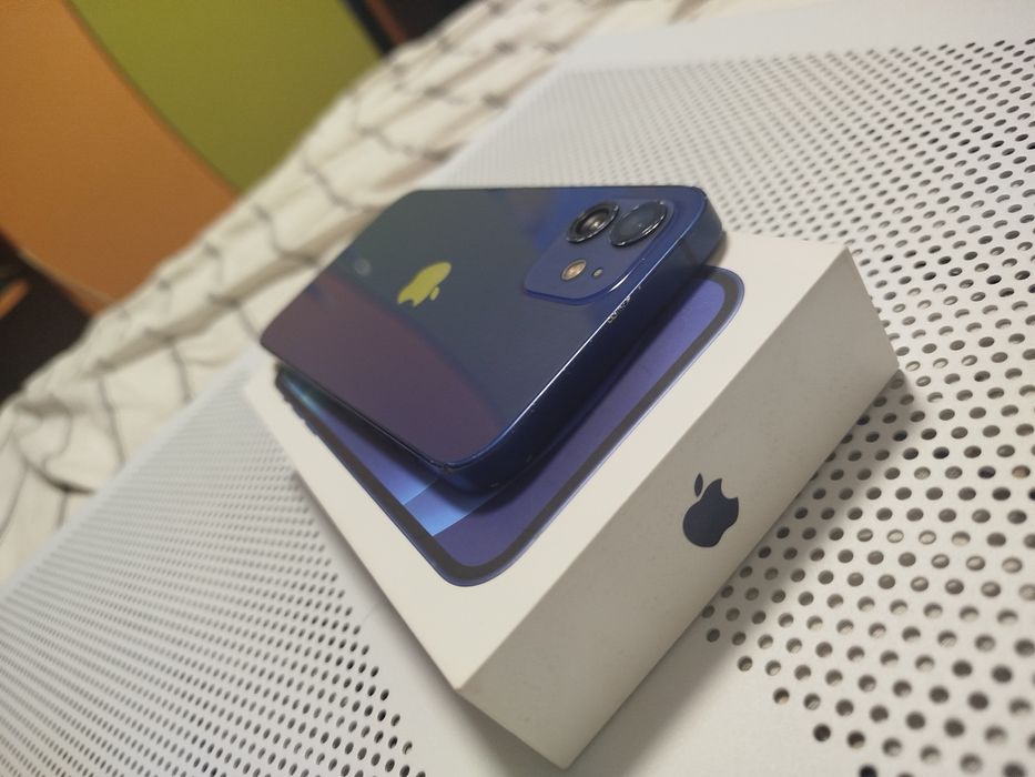 iPhone 12 Blue .