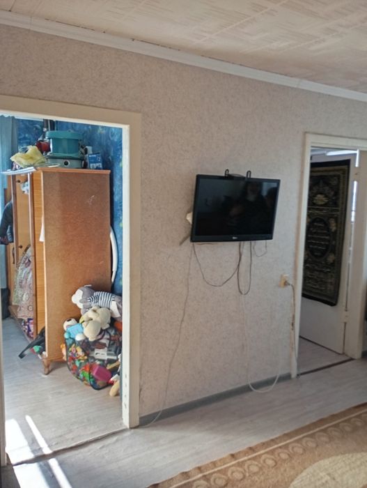 Продаётся 4 комнатная квартира.