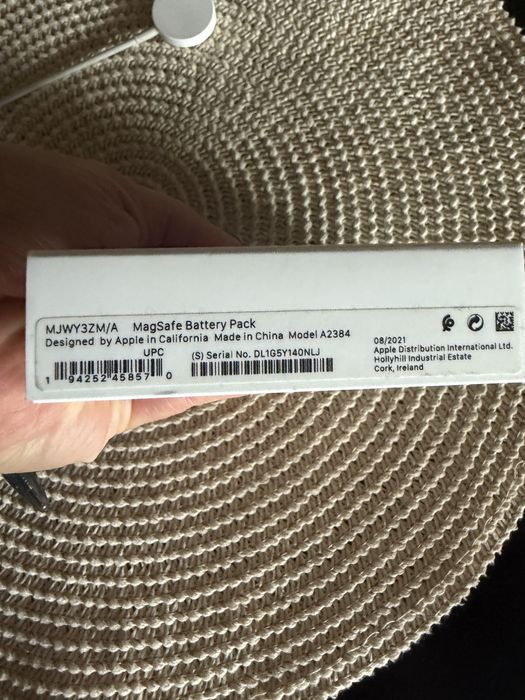 Apple MagSafe Battery Pack (модел A2384, MJWY3ZM/A)