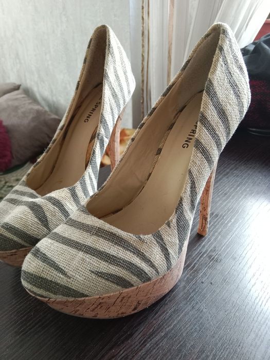 35-37 Обувь на каблуке одевалось 1 раз