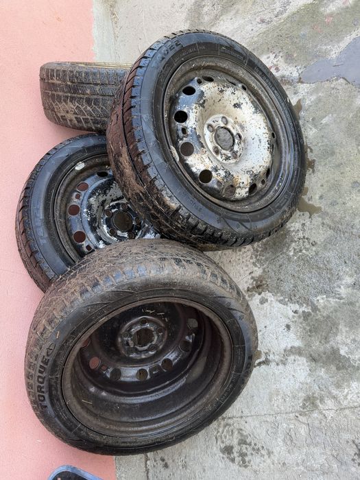 Cauciucuri de iarna cu tot cu jante