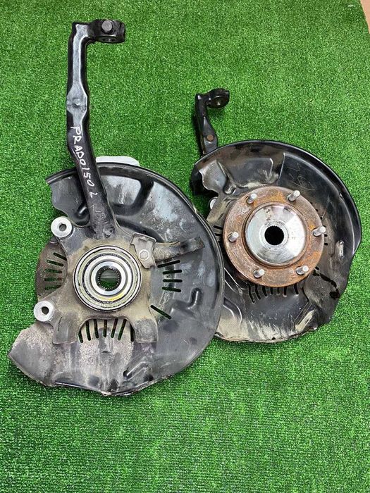 Цапфа передняя со ступицей на тойоту прадо 150