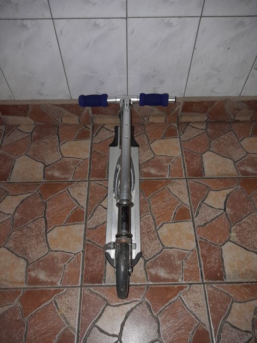 Trotineta reglabila pentru copii