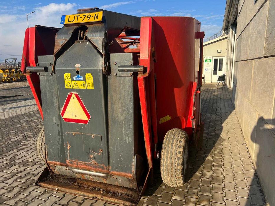 Фуражораздаващо ремарке Trioliet –9 m3 , Самотоварещо се + видео