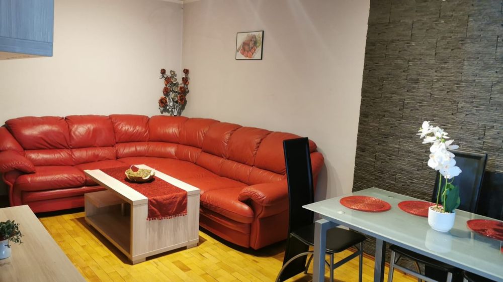 Дава се под наем Двустаен апартамент в Стара Загора, Център - 75 кв.м за 306 € - Снимка #2