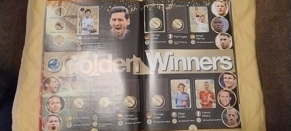 Album stickere Panini FIFA 365 2017 parțial completat (155 stickere)