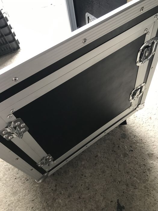Vand rack case pentru mixer si amplificatoare