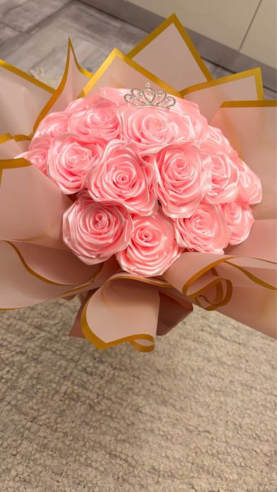 Buchet de 19 trandafiri din satin