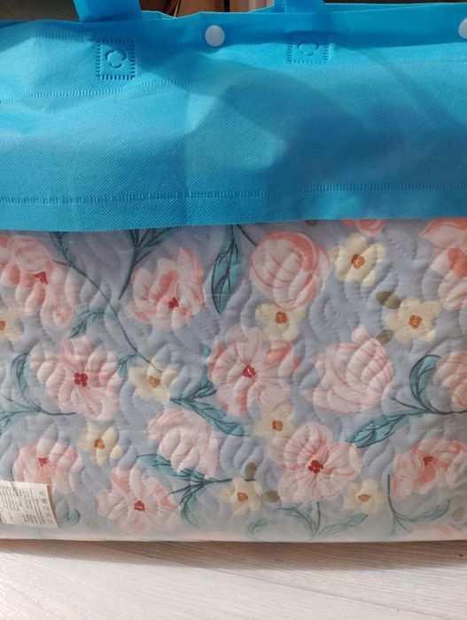 Посуда, одеяло, полотенца, постельное