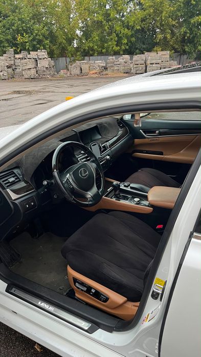 Автомобиль Lexus GS350