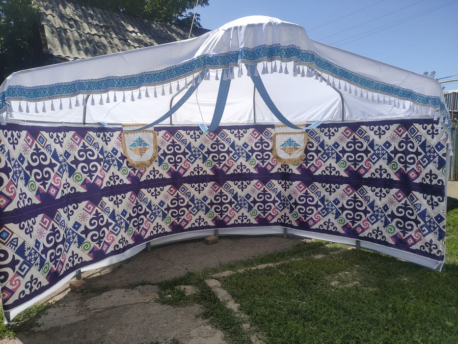 Юрта, арка и стоики