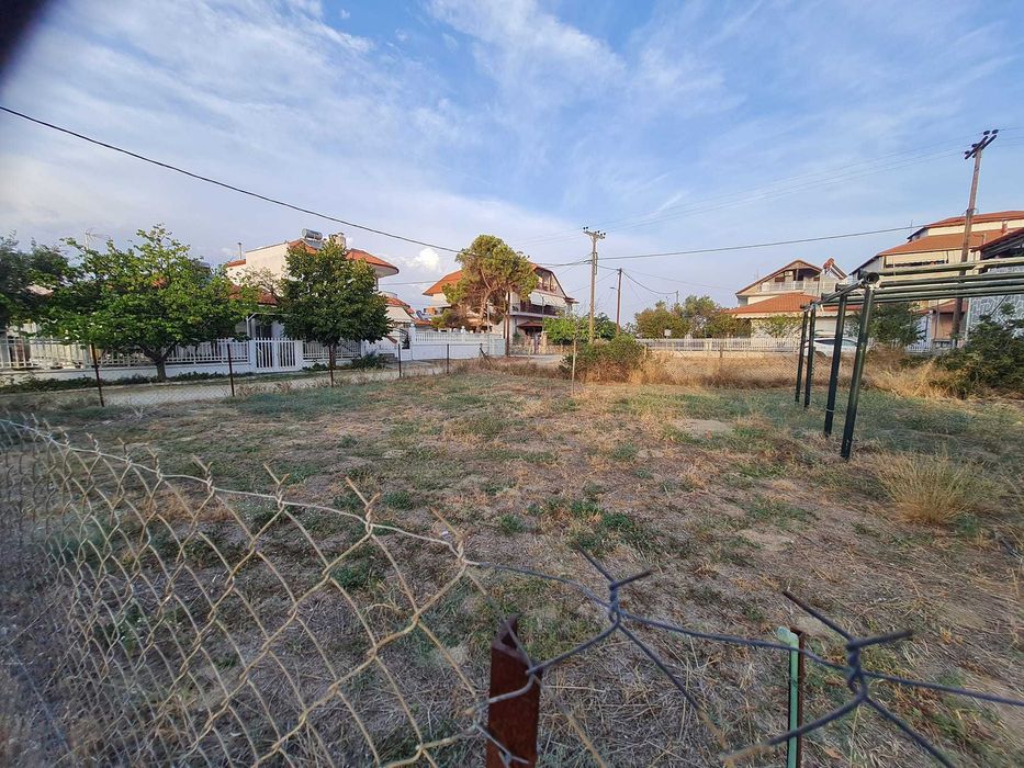 Продава се парцел в регулация 300 м2 в центъра на Неа Врасна, Гърция