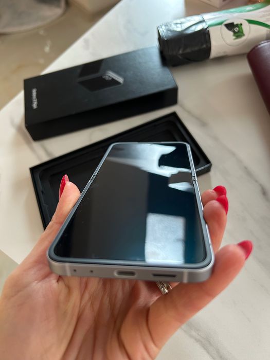 Galaxy ZFlip 6- нов с гаранция