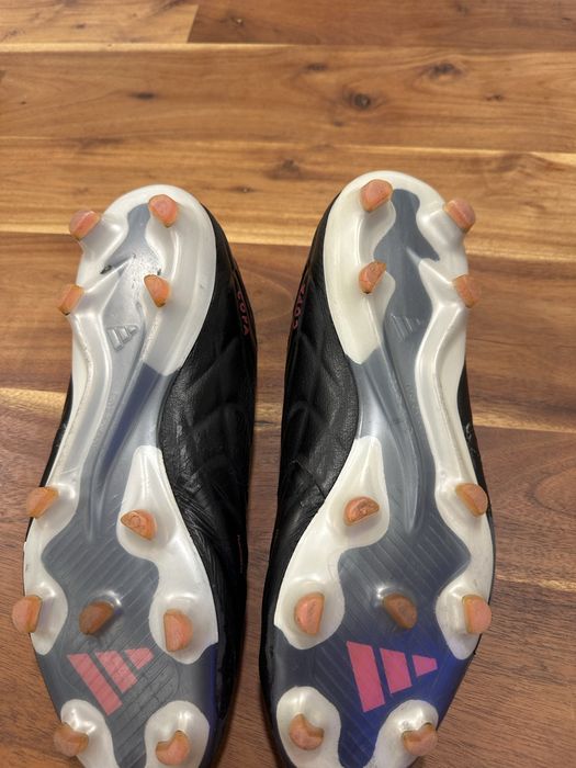 Продавам професионални футболни бутонки adidas COPA 45,5 номер!