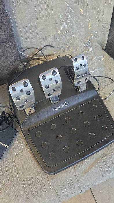 Волан И педали Logitech G29