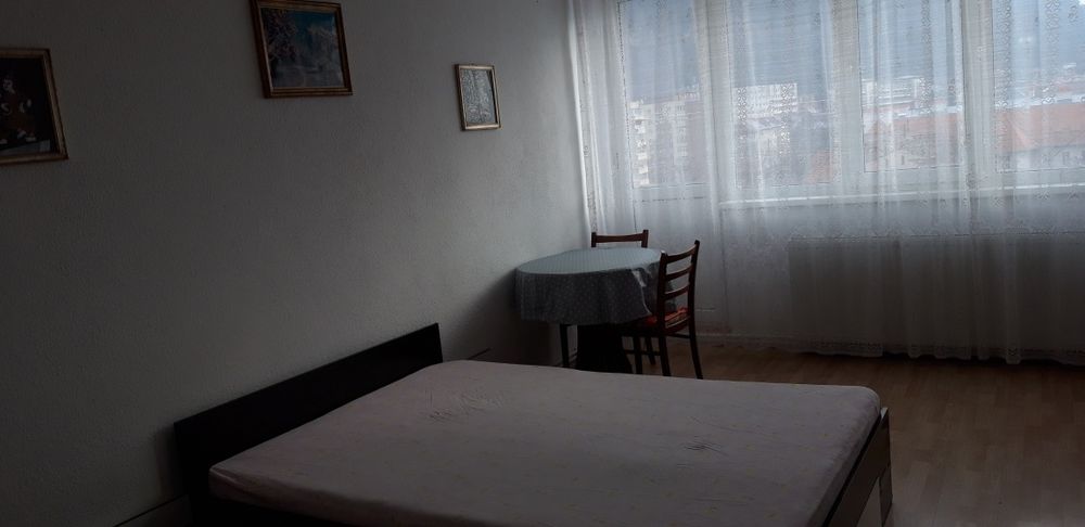 Inchiriez garsoniera bloc turn Ozana