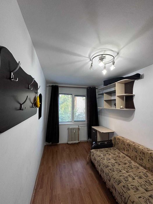 Apartament 3 camere, 66 m², etaj 2/4 – gata de mutat, zonă liniștită, aproape de Palas
