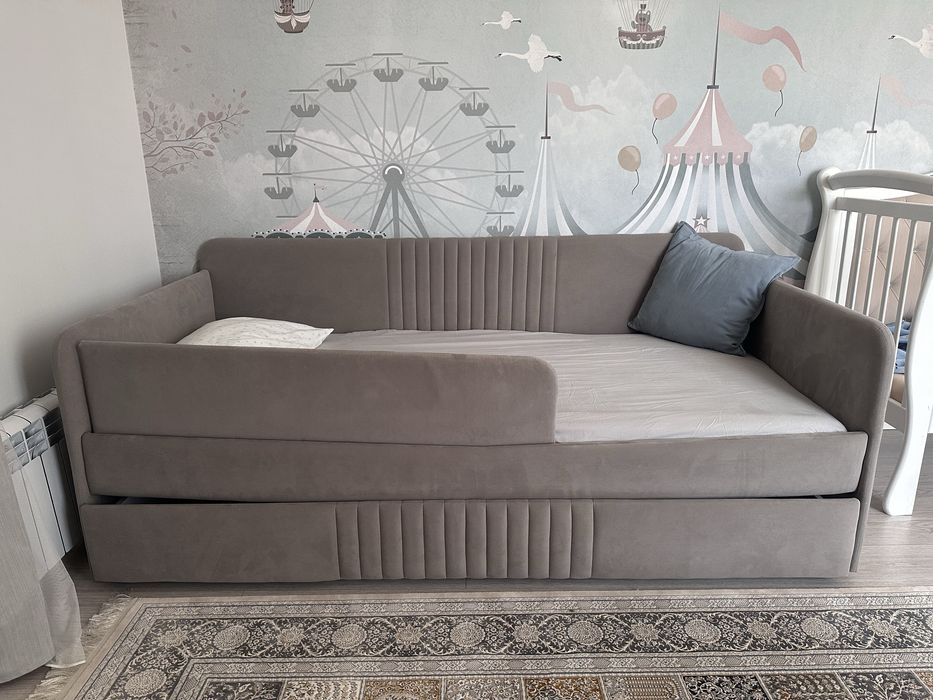 В продаже детская мебель