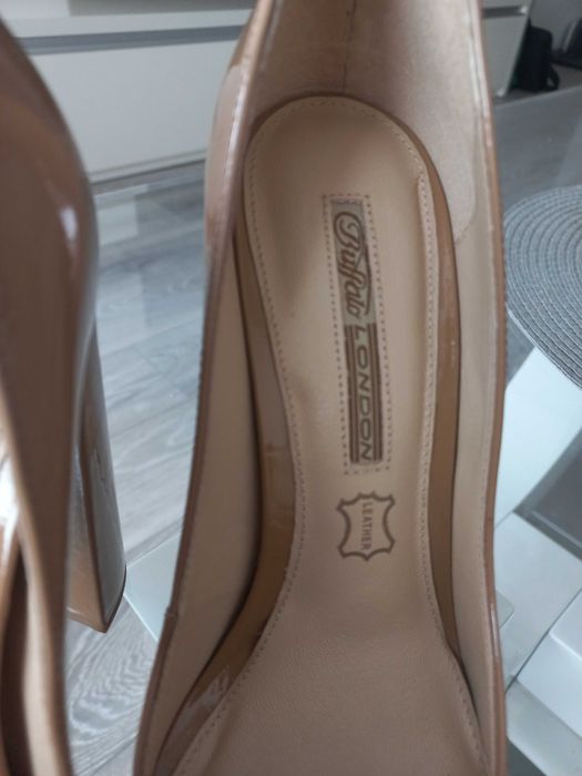 Чисто нови обувки 38 размер