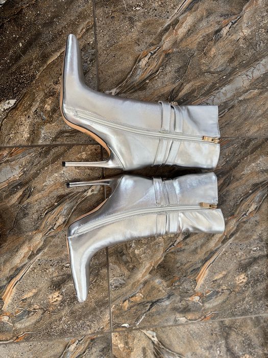 Botine argintii cu toc si decoratii 38