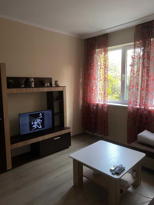 Дава се под наем Тристаен апартамент в Варна, Чайка - 75 кв.м за 663 € - Снимка #1