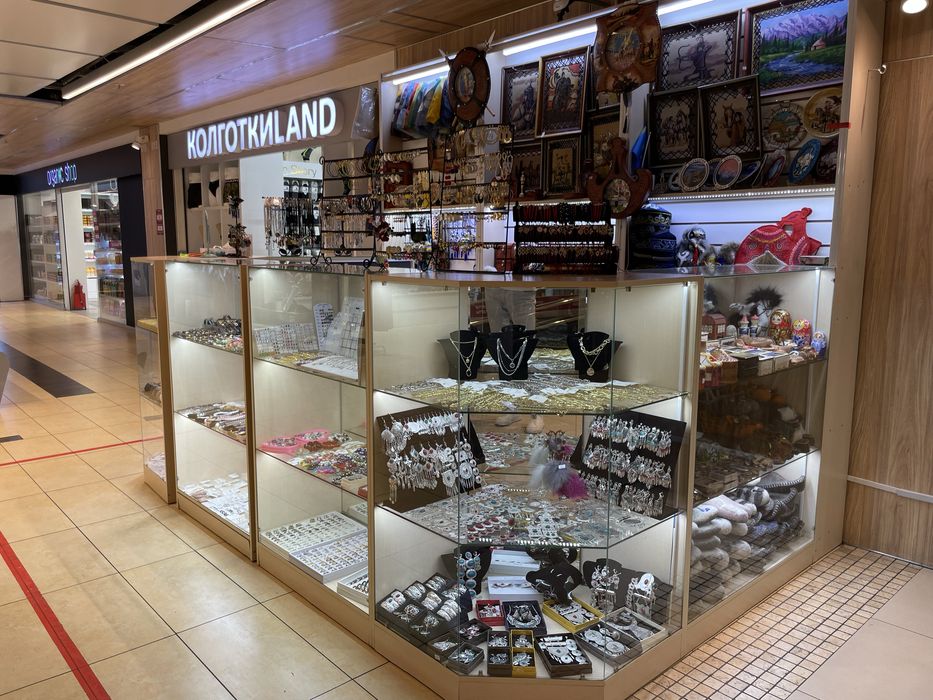 Продам островок в ТРЦ Москва