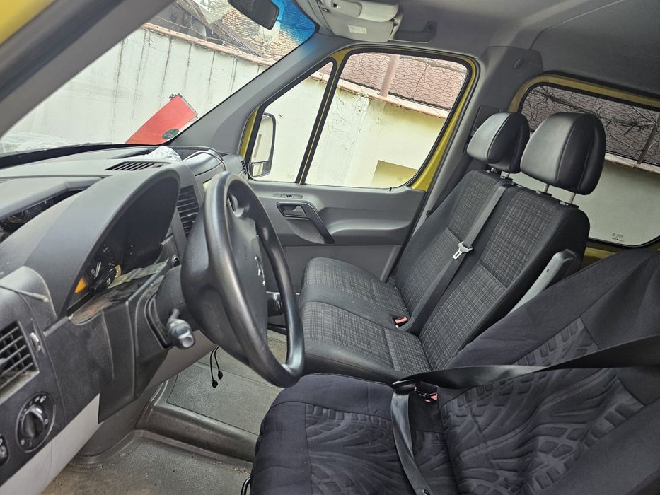 Vand microbuz Mercedes Sprinter, 2.2, 8+1 locuri, din 2015