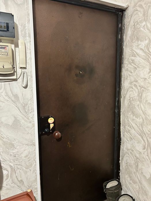 Продам металлическую дверь