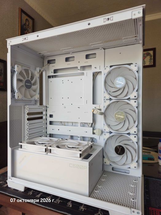 Gigabyte C500 PANORAMIC Stealth Ice