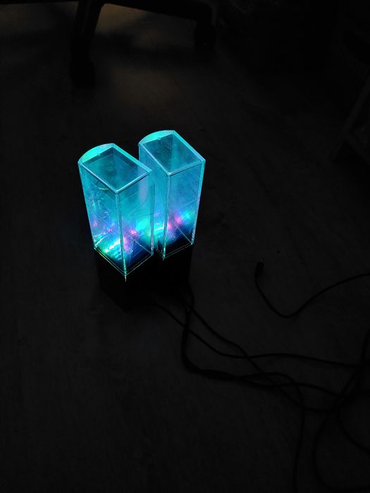 Boxe cu apă și lumini