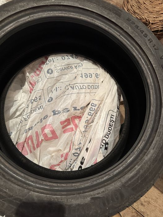 Vand 2 anvelope vara