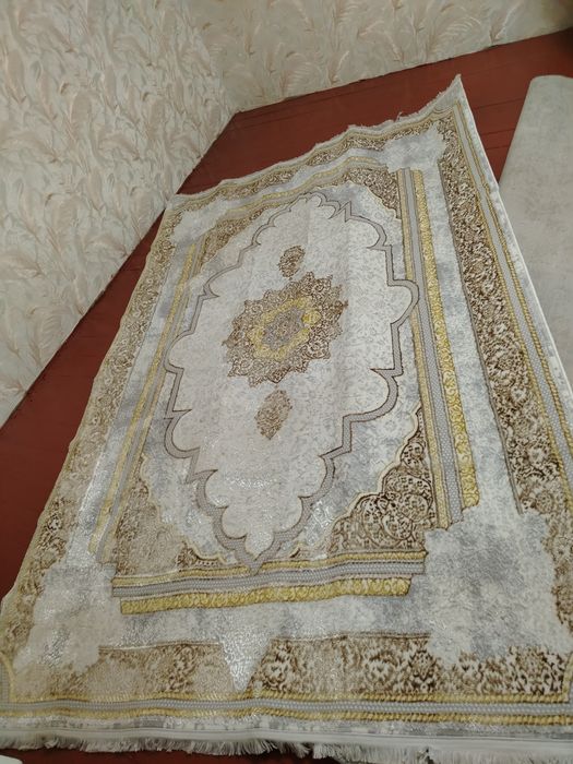 Xonadoningiz uchun ajoyib sifatli tovlanuvchan gilamlar.