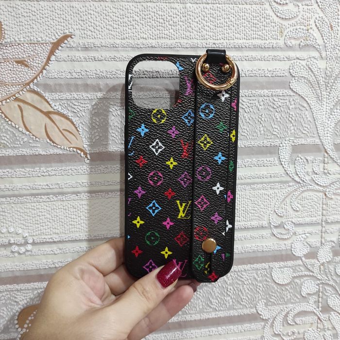 Чехол на iPhone 13