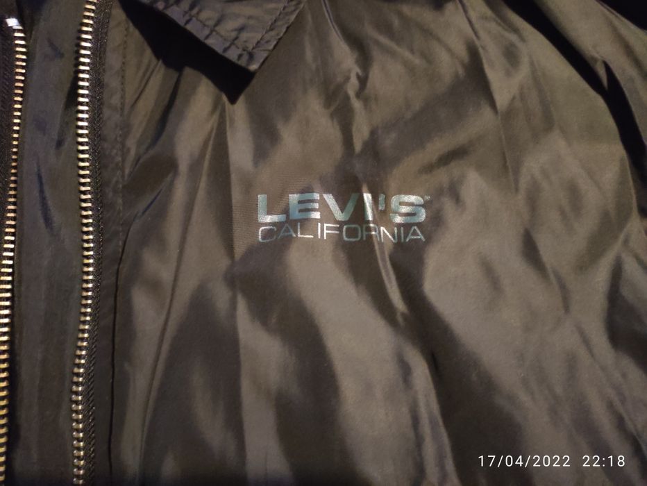 Яке Levi's, яке бомбър, черен суйчър и яке H&M, размер М