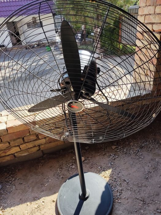 Вентилятор большой напольный